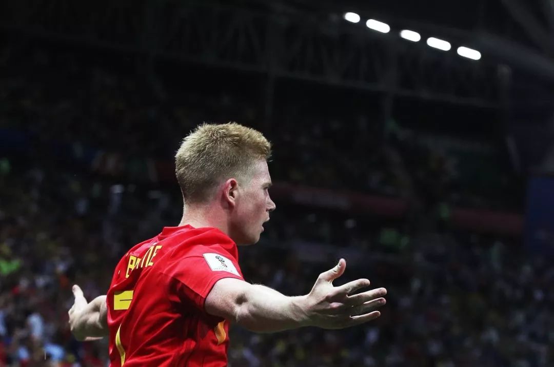 权牢牢攥在 权牢牢攥在