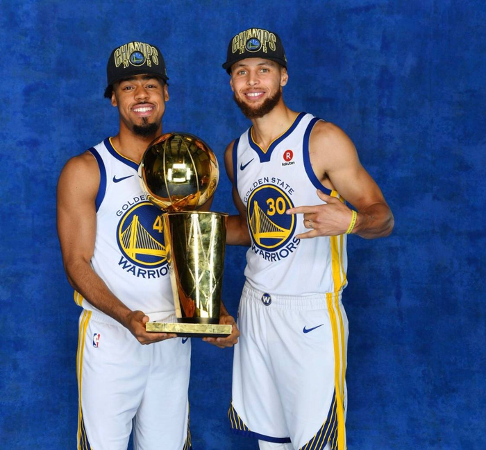 中场小组短 中场小组短